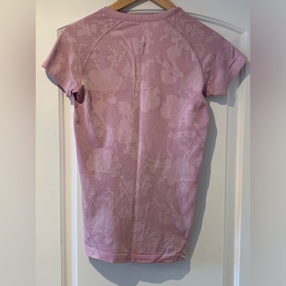 Lululemon Swift Shirt Short Sleeves Size 8 Light Pink Abstract Designs - Picture 2 of 10